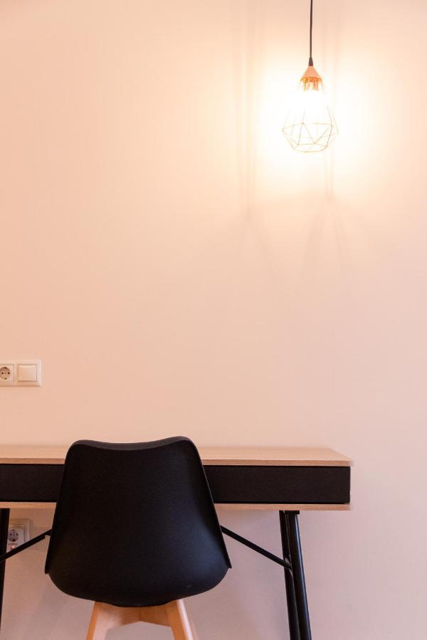 Mini Suites Near Athen'S Airport Free Shuttle From And To Athen'S Airport Spáta Exteriör bild