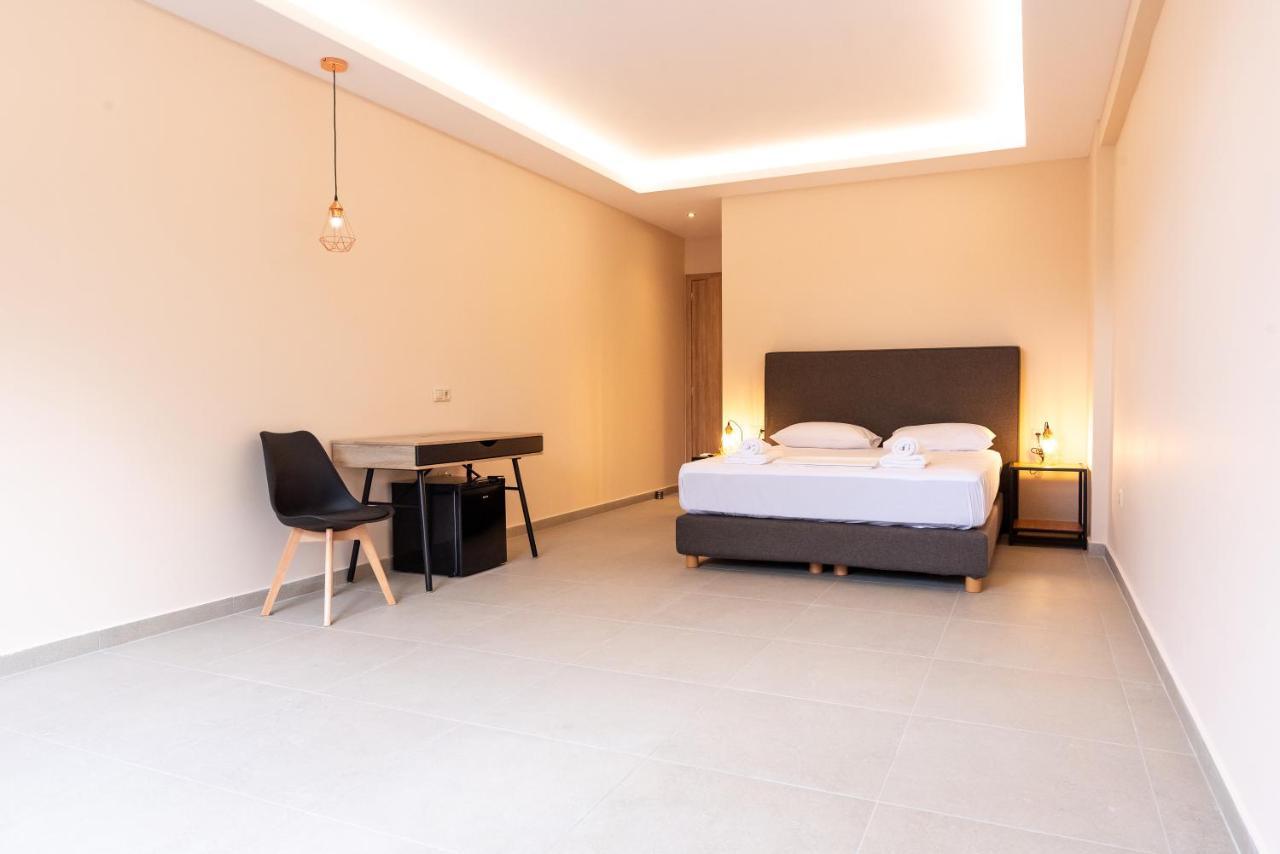 Mini Suites Near Athen'S Airport Free Shuttle From And To Athen'S Airport Spáta Exteriör bild