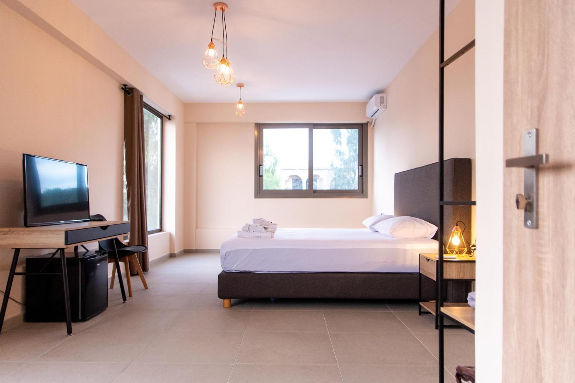 Mini Suites Near Athen'S Airport Free Shuttle From And To Athen'S Airport Spáta Exteriör bild